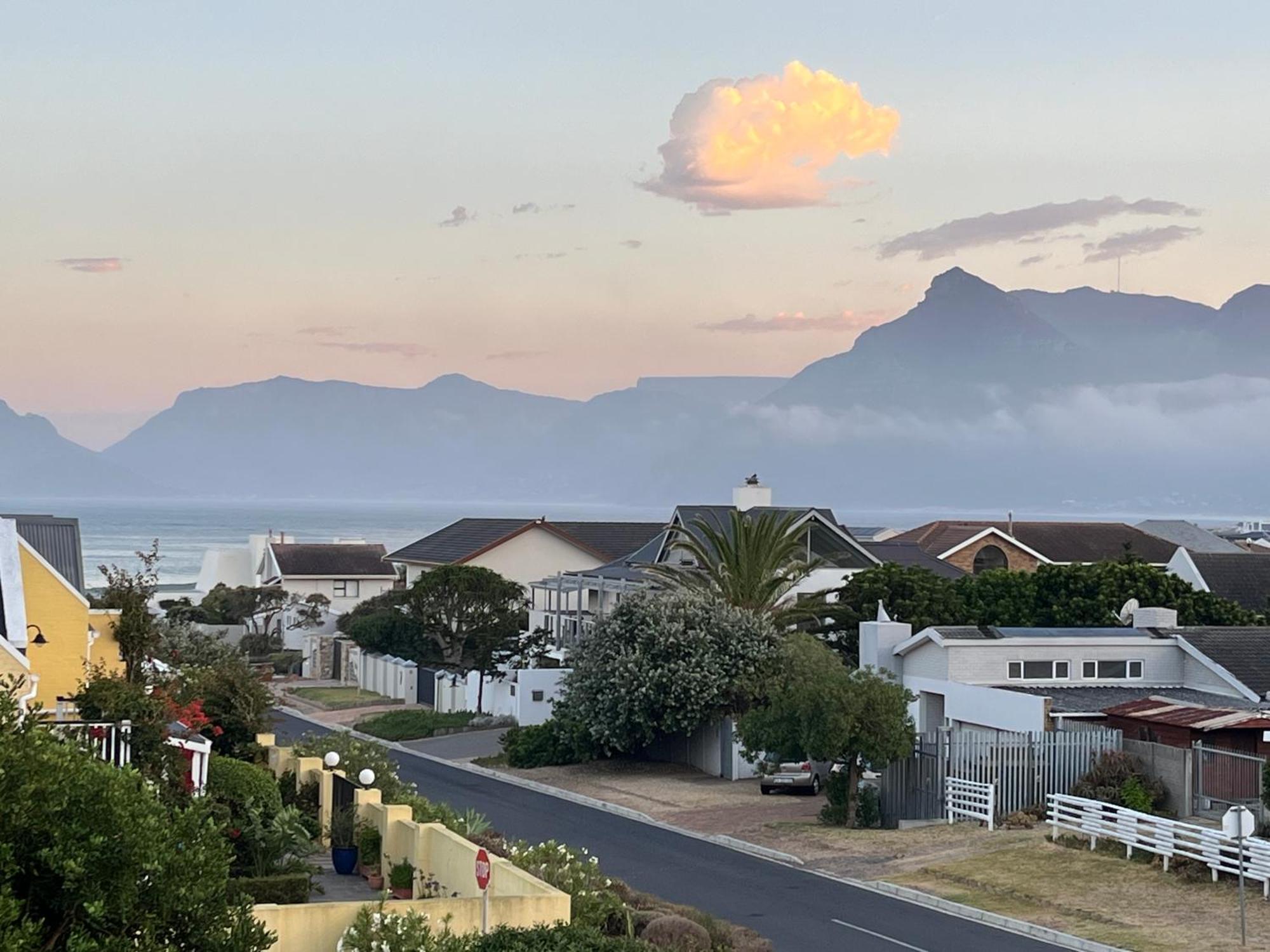 Storyhouse In Kommetjie Esterno foto