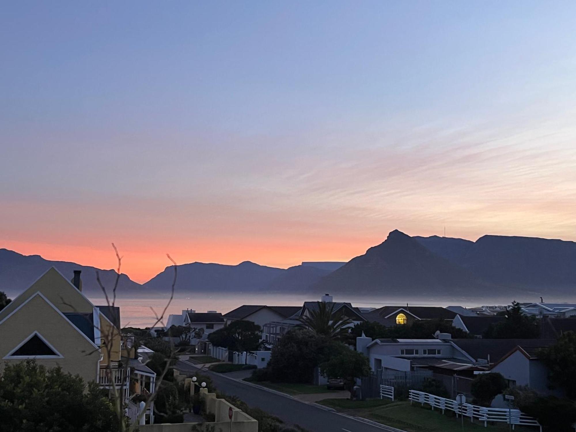 Storyhouse In Kommetjie Esterno foto