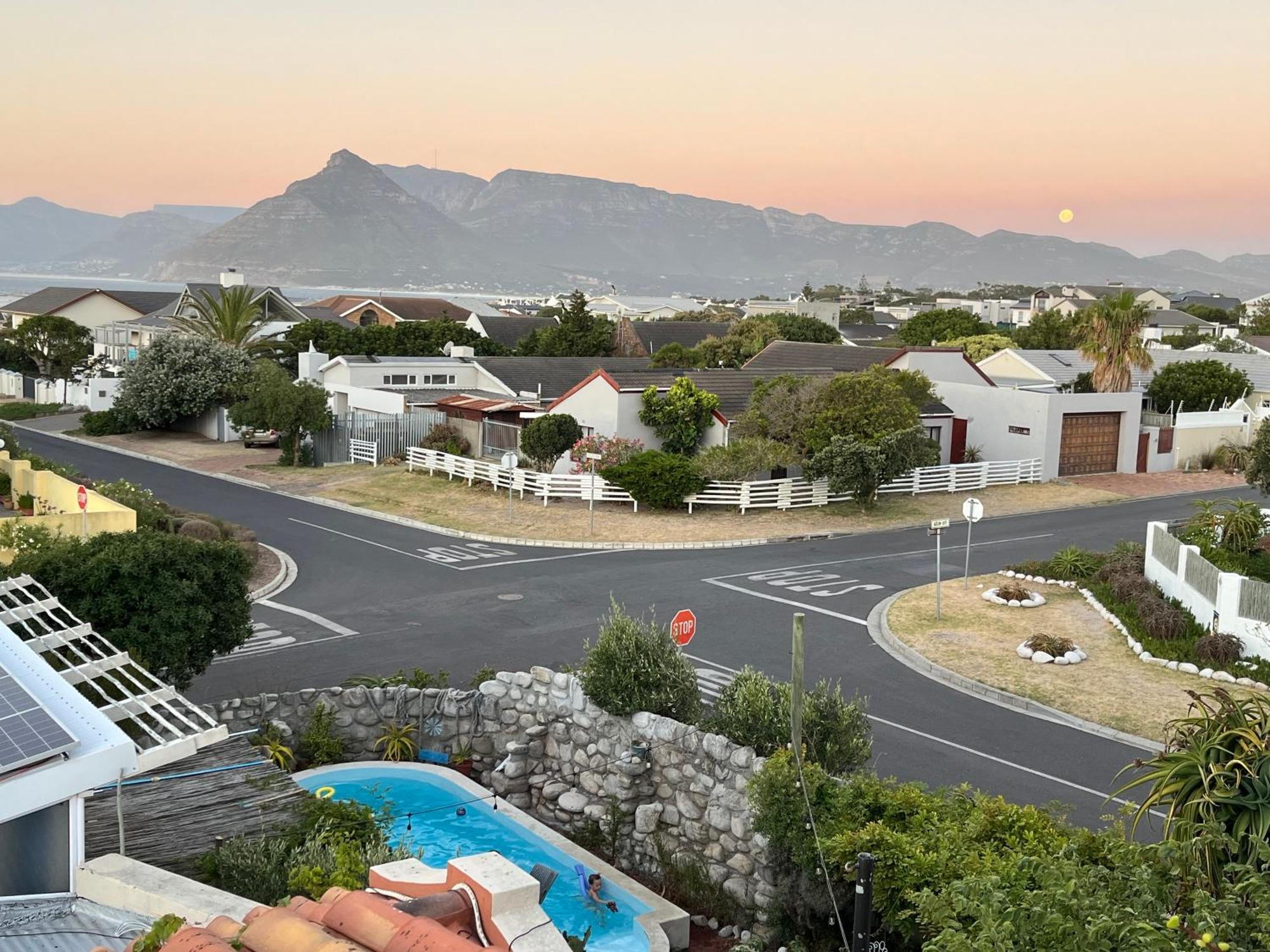 Storyhouse In Kommetjie Esterno foto