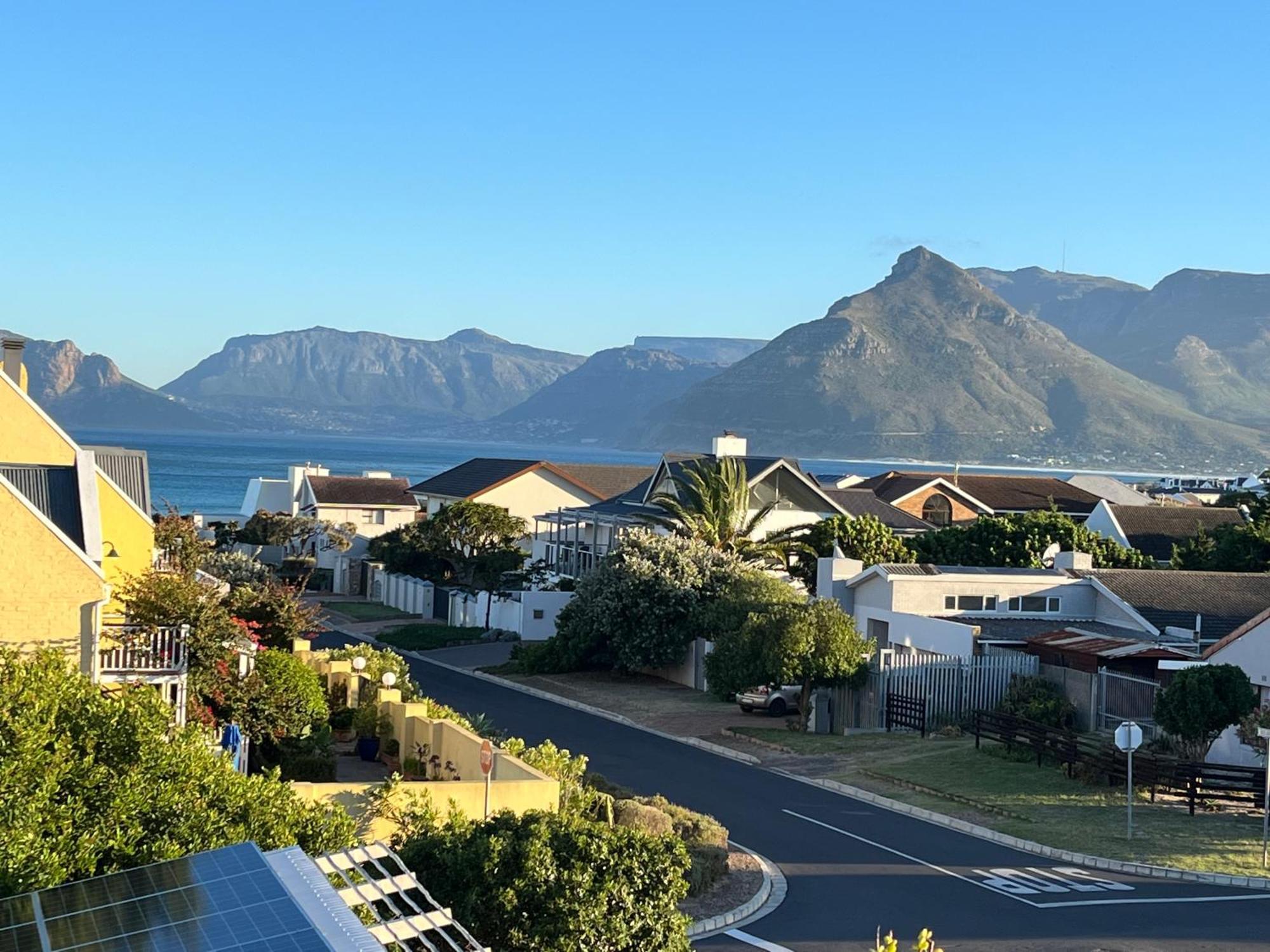 Storyhouse In Kommetjie Esterno foto
